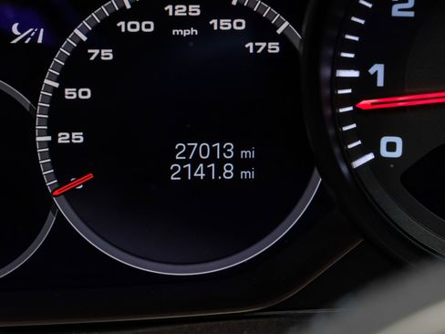 Used 2023 Porsche Cayenne Platinum Edition image 24