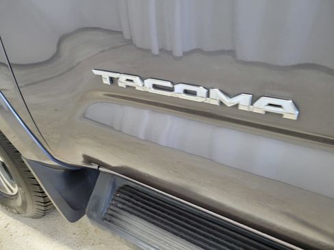 Used 2018 Toyota Tacoma SR5 image 15