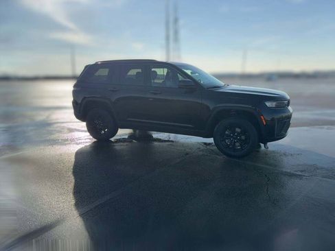 New 2026 Jeep Grand Cherokee Altitude image 15