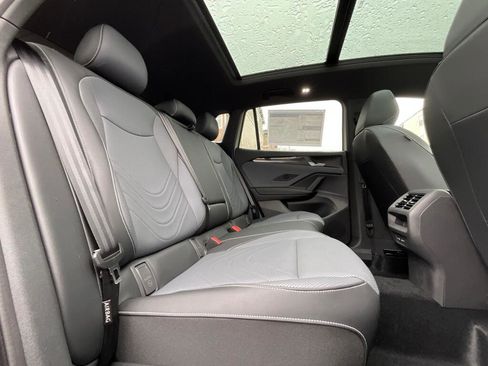 New 2026 Volkswagen Tiguan SE R-Line image 14