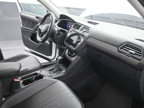 Used 2023 Volkswagen Tiguan SE FWD image 48