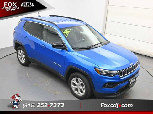 Used 2024 Jeep Compass Latitude w/ Convenience Group image 23