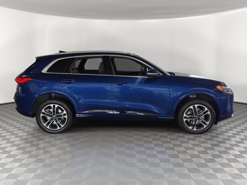 Used 2025 Audi Q5 Premium w/ 19" Wheel Package AWD/4WD image 8