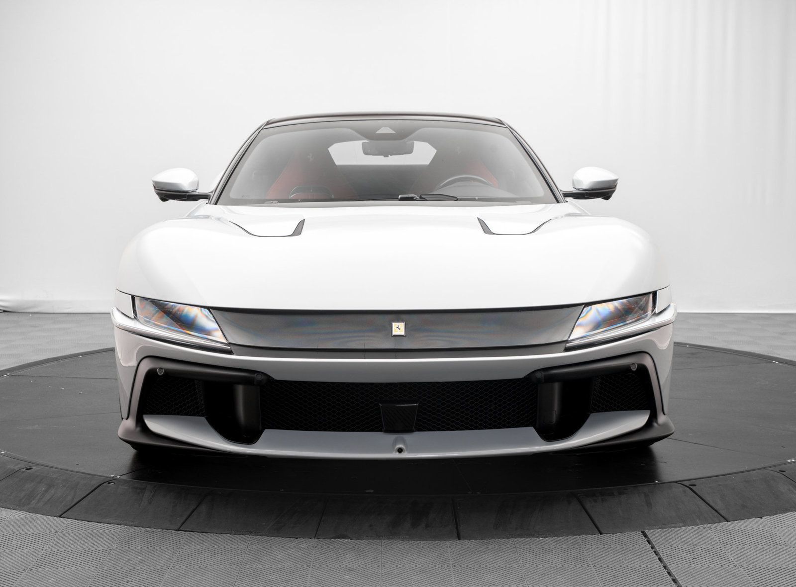 Used 2025 Ferrari 12Cilindri RWD image 2