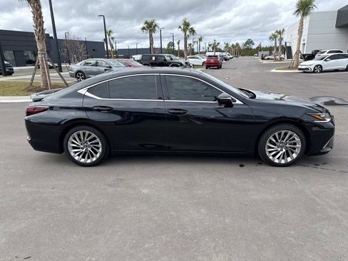 Used 2022 Lexus ES 350 Ultra Luxury image 2