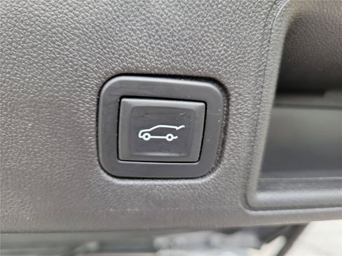 Used 2018 GMC Terrain Denali w/ Advanced Safety Package AWD/4WD image 10