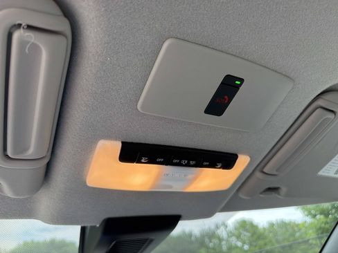 Used 2021 Nissan Kicks SR w/ SR Premium Package FWD image 31