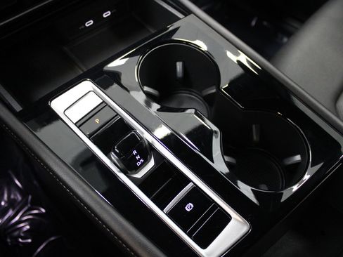 Used 2024 Volkswagen Atlas Cross Sport SE image 37