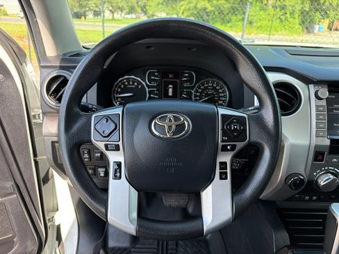 Used 2020 Toyota Tundra SR5 w/ SR5 Convenience Package AWD/4WD image 15