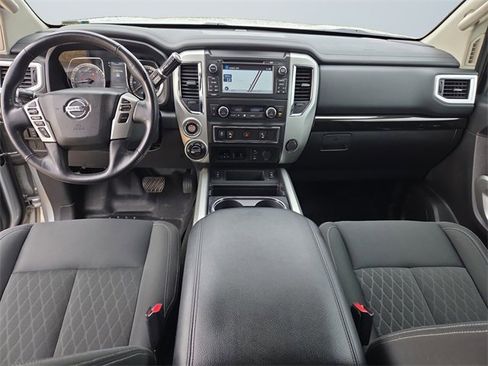 Used 2018 Nissan Titan SV w/ SV Convenience Package image 9