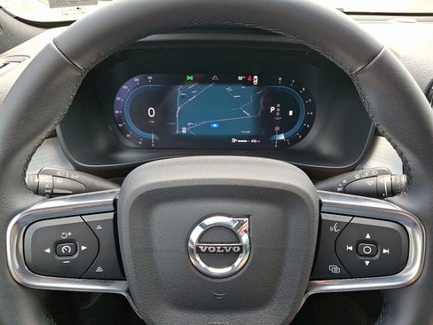 Certified 2025 Volvo XC40 B5 Core image 20