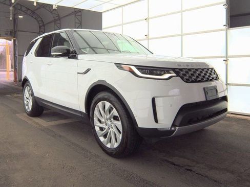 Used 2025 Land Rover Discovery S image 3