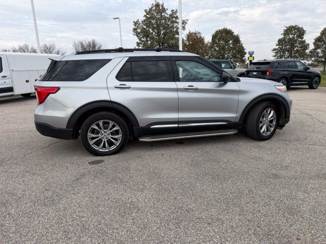 Used 2023 Ford Explorer XLT w/ Equipment Group 202A AWD/4WD image 17