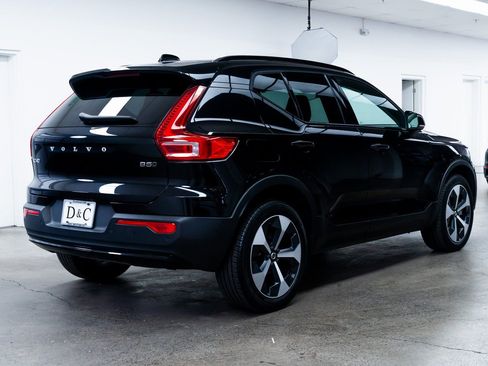 Used 2024 Volvo XC40 B5 Plus image 6