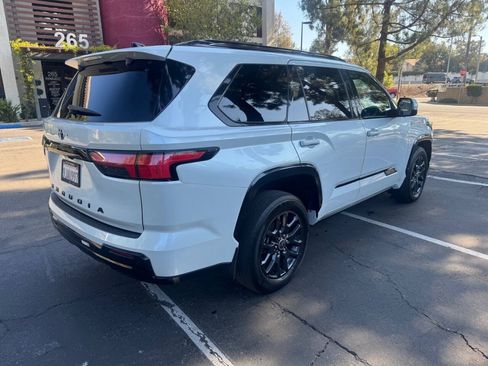 Used 2023 Toyota Sequoia Platinum AWD/4WD image 3