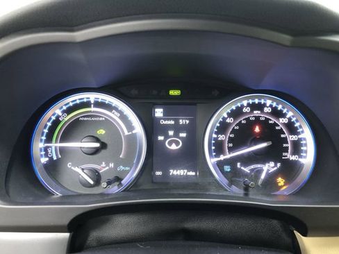 Used 2019 Toyota Highlander XLE image 17