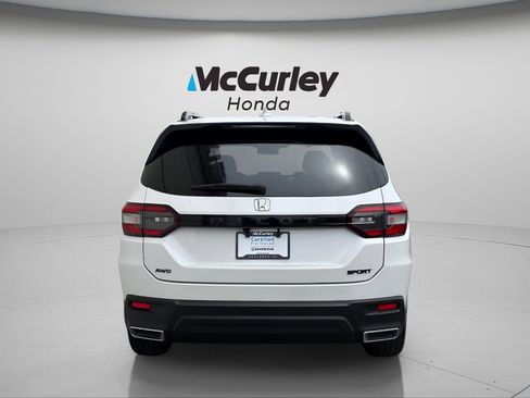 Certified 2023 Honda Pilot Sport image 4