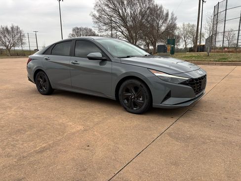 Used 2022 Hyundai Elantra Blue image 28