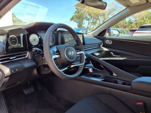 New 2025 Hyundai Elantra SEL image 12