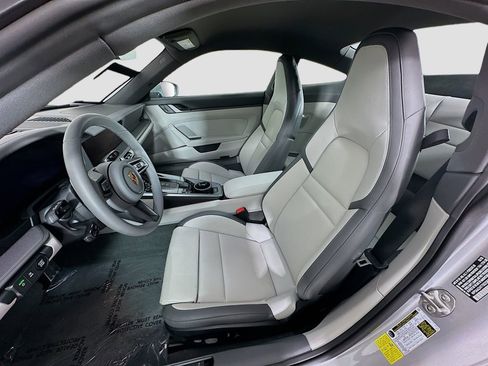 Certified 2025 Porsche 911 Carrera RWD image 5