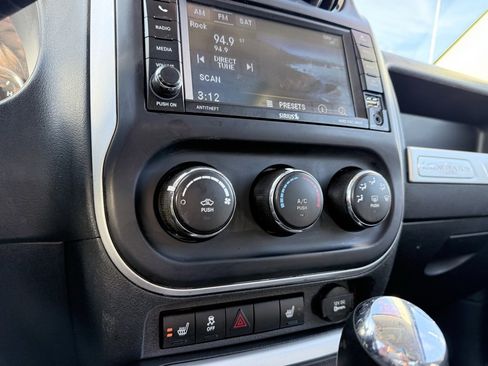 Used 2017 Jeep Compass High Altitude image 16