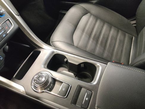 Used 2018 Ford Fusion SE w/ Fusion SE Technology Package FWD image 26
