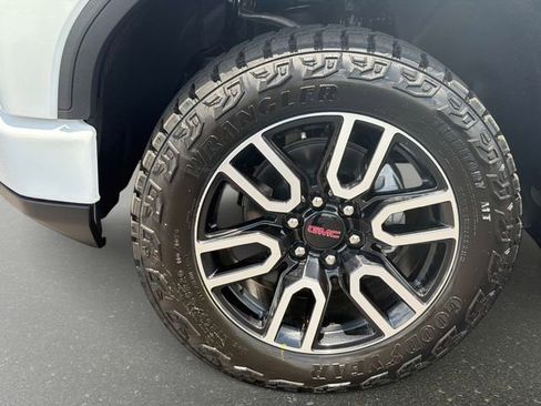 New 2026 GMC Sierra 1500 AT4 w/ AT4 Premium Package AWD/4WD image 10