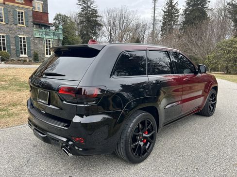 Used 2018 Jeep Grand Cherokee SRT image 10