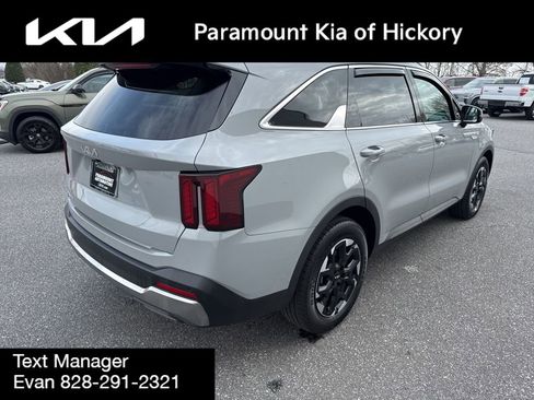 Used 2025 Kia Sorento S w/ Panoramic Sunroof Package image 7
