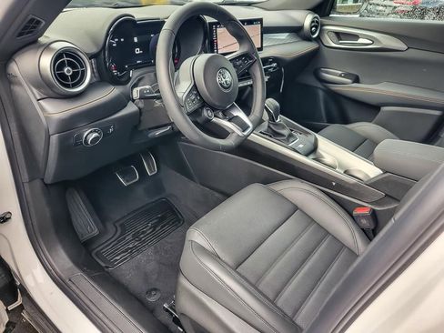 New 2025 Alfa Romeo Tonale w/ Premium Package image 9