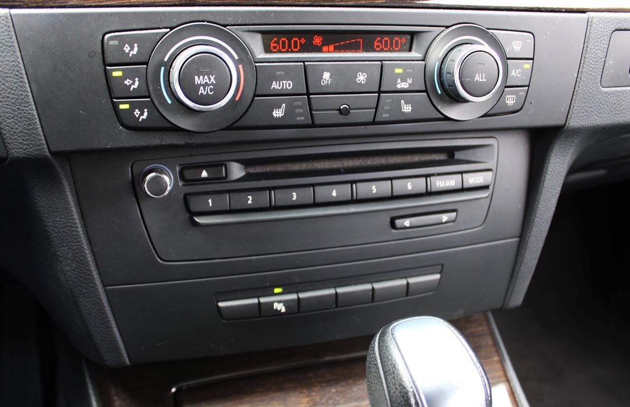 Used 2013 BMW 335i Convertible RWD image 28