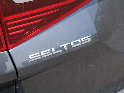 Used 2021 Kia Seltos SX w/ SX Sunroof Package AWD/4WD image 10