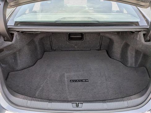 Used 2018 Toyota Avalon XLE FWD image 6