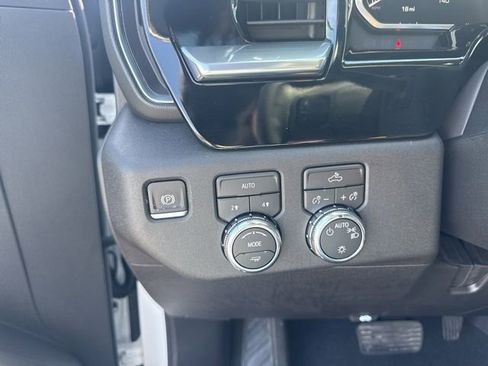 New 2026 GMC Sierra 1500 SLE w/ Preferred Package AWD/4WD image 11