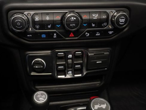 Used 2023 Jeep Wrangler Unlimited Sahara AWD/4WD image 37