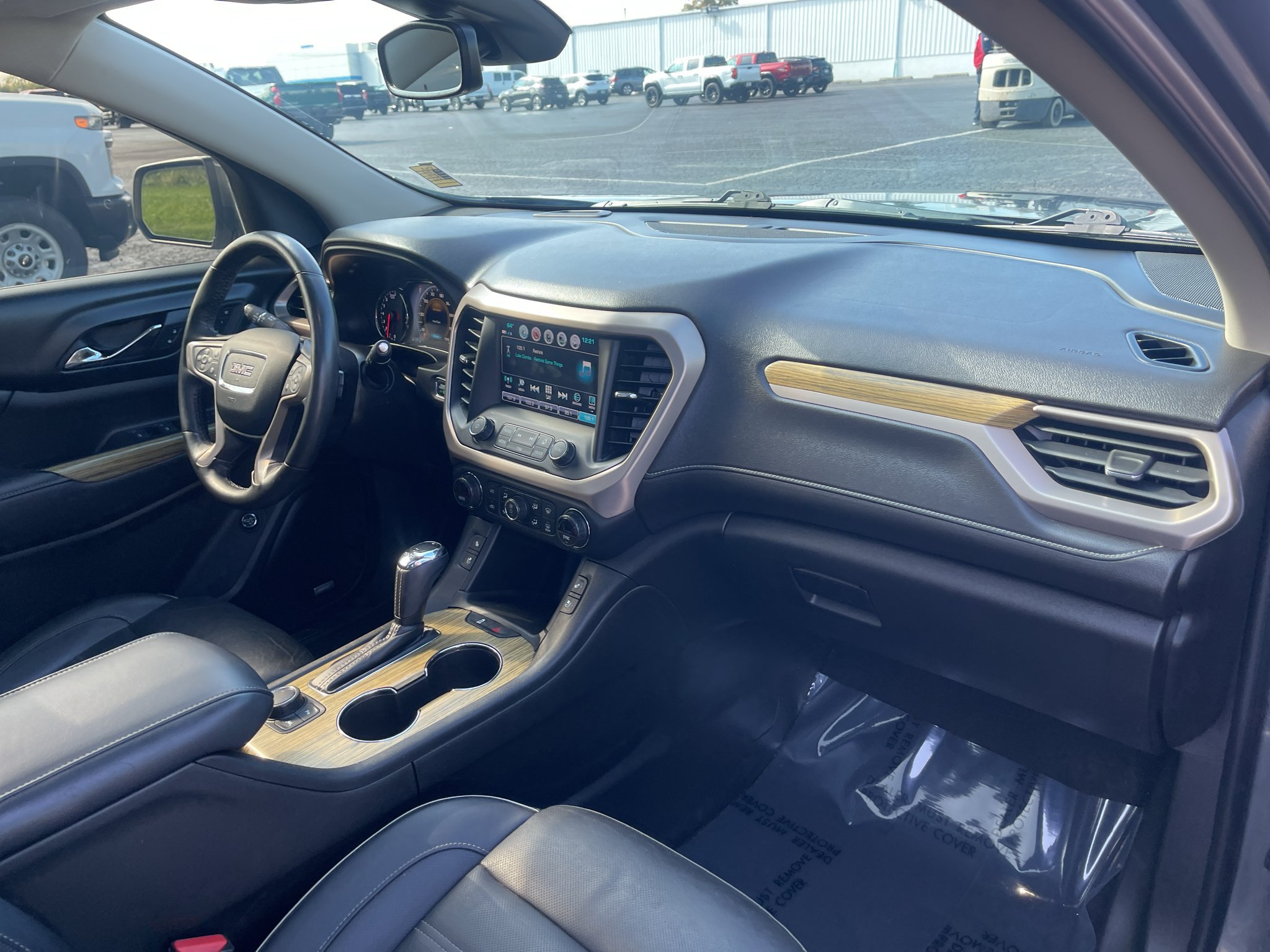 Used 2018 GMC Acadia Denali w/ Technology Package AWD/4WD image 28