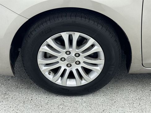 Used 2017 Toyota Sienna XLE image 44