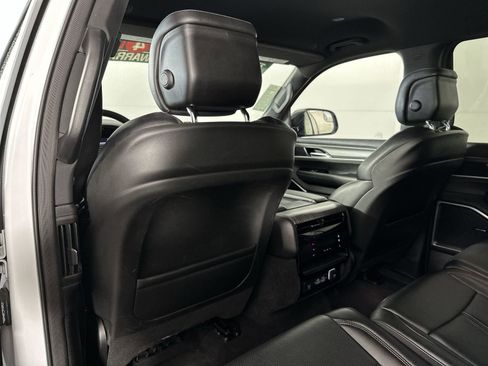 Used 2024 Jeep Wagoneer L Series III w/ Flexible Seating Group image 27