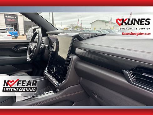 Used 2025 GMC Yukon XL AT4 image 49