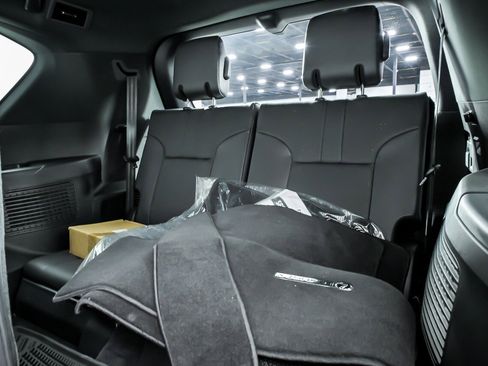 Used 2025 Lexus LX 700h Luxury AWD/4WD image 17