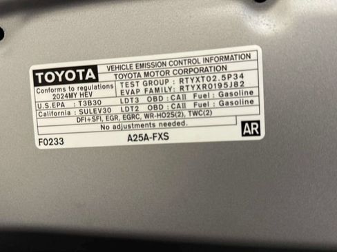 Used 2024 Toyota Sienna LE FWD image 40