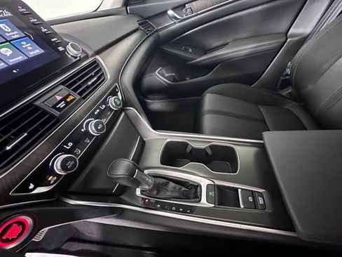 Used 2019 Honda Accord EX image 30