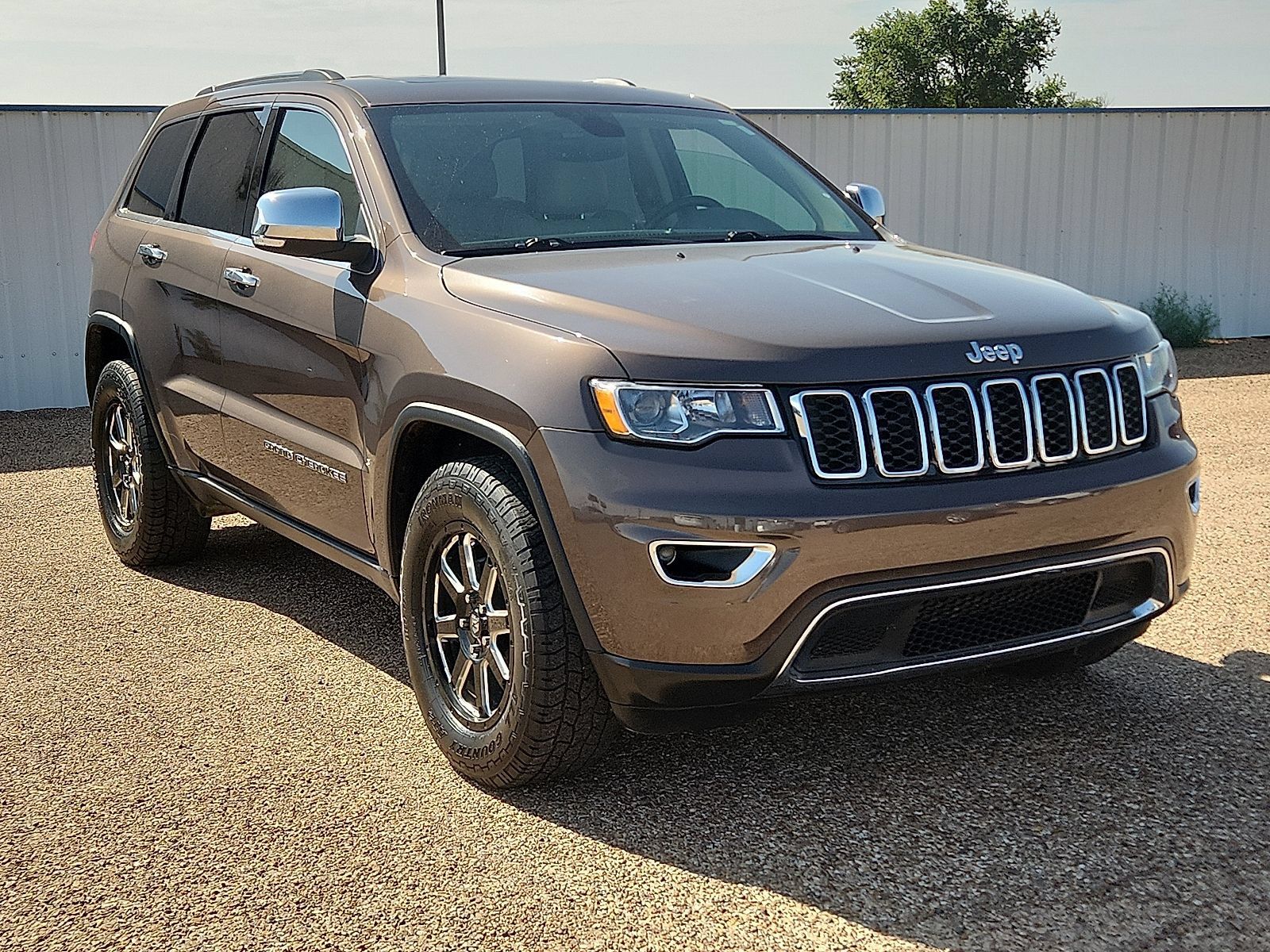 Used 2017 Jeep Grand Cherokee Limited AWD/4WD image 6