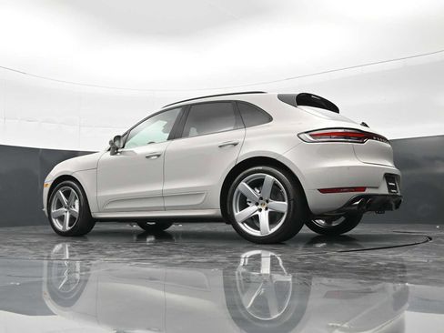 Certified 2020 Porsche Macan Turbo AWD/4WD image 38