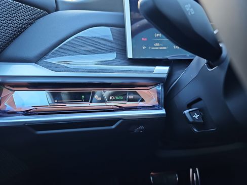 New 2026 BMW 740i image 28