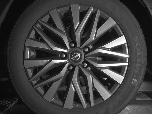 Used 2025 Nissan Altima 2.5 SV FWD image 14