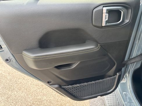 Used 2025 Jeep Wrangler Sahara image 22