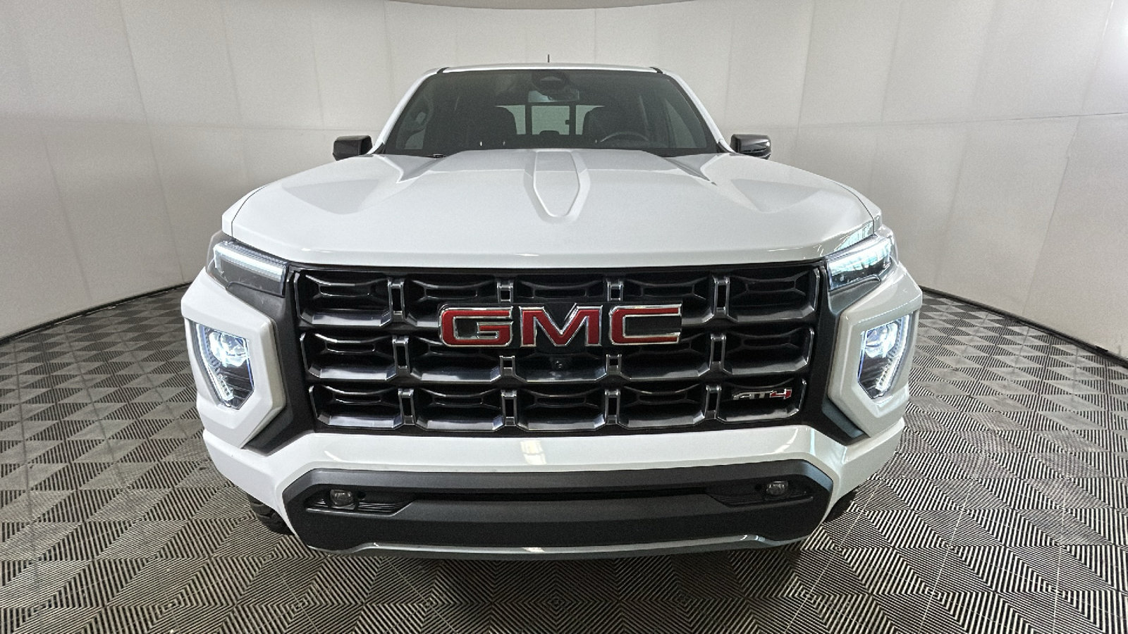 Used 2023 GMC Canyon AT4 w/ AT4 Premium Package AWD/4WD image 9