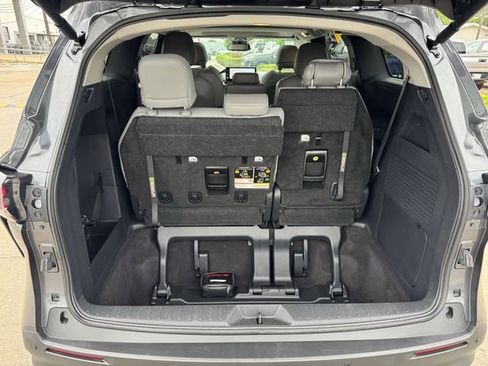 Used 2025 Toyota Sienna XLE FWD image 30