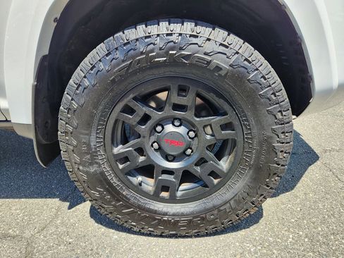 Used 2019 Toyota 4Runner TRD Off-Road Premium AWD/4WD image 7